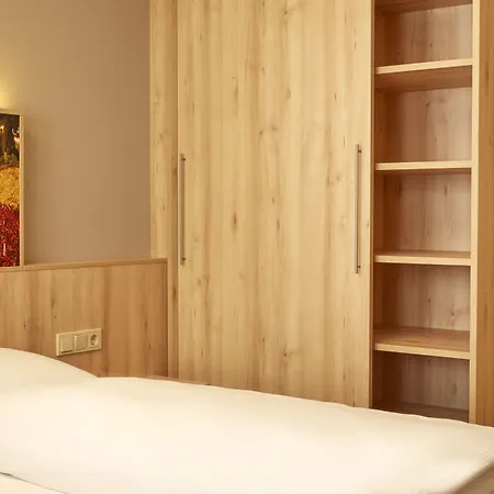 斯图加特海伦贝格h +酒店 4*